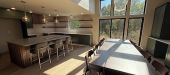 Completely Renovated 6 Bedoom/6.5 bathroom with Indoor Pool, Hot Tub & Sauna