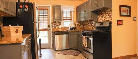 冰箱、微波炉、烤箱、炉灶