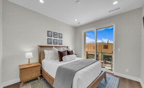 5 habitaciones, tabla de planchar con plancha y cuna de viaje 