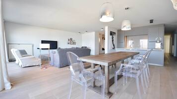 Apartment | Dining