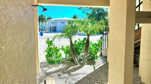 Property grounds - Beachcomber Lodge - Mid Island Retreat (Fort Myers Beach)