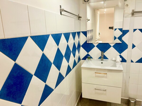 Bruser, hårtørrer, håndklæder