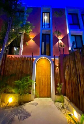 House, Smoking