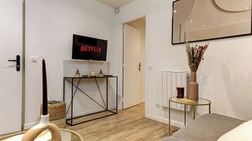 Apartment, Non Smoking, Kitchen | Living area