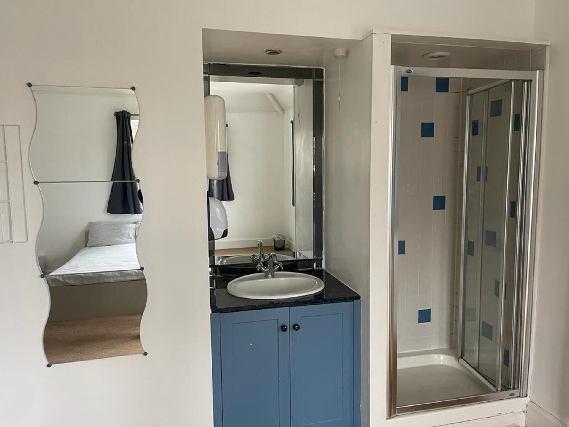 House | 6 bedrooms, iron/ironing board, free WiFi, bed sheets