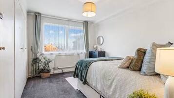 2 bedrooms, desk, iron/ironing board, free WiFi