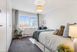2 bedrooms, desk, iron/ironing board, free WiFi