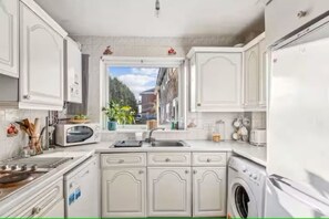 Refrigerador, microondas, horno, placa de cocina