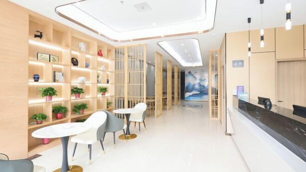 Lobby-lounge