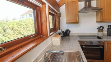 Dishwasher, cookware/dishes/utensils