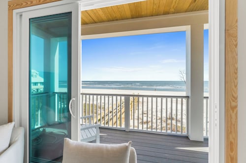 Gulf Front Home | Sleeps 12 | Pets OK | Grill