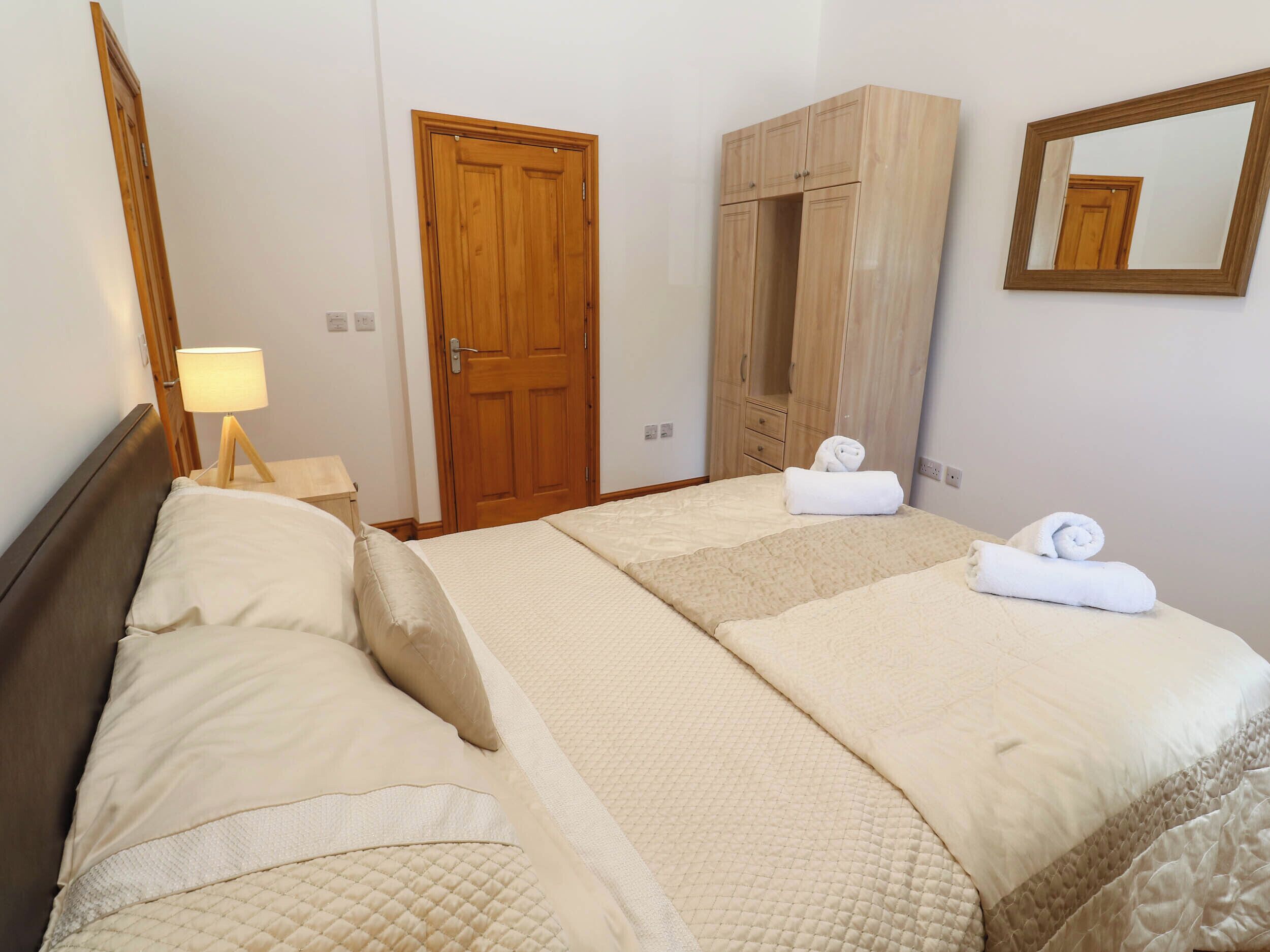 1 quarto, individualmente decorados, individualmente mobiliados