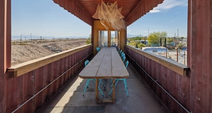 3-bed house in arts destination Bombay Beach with AC, WiFi, and sculpture garden
