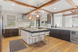 Fridge, microwave, oven, coffee/tea maker - NEW! Spacious Silver Lake Private 5BR with Hot Tub (Park City)