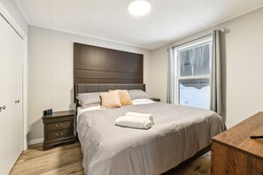 2 makuuhuonetta, silitysrauta/-lauta, Wi-Fi, vuodevaatteet