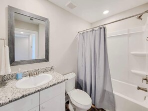 淋浴设施、洗发水