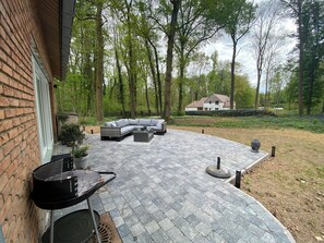 Terrace/patio - In Chardonnerets, garden level in a wooded setting 20 min from Pairi Daiza (Enghien)