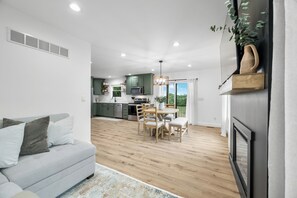 Smart TV, fireplace