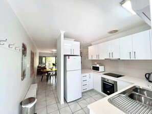 Fridge, microwave, stovetop, dishwasher