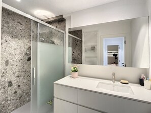 Apartment | Bathroom - Apartment in Seaside Bliss (Knokke-Heist)