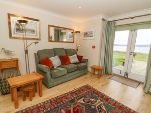Living area - Carningli Suite (Newport)