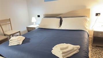 Camera Blu con Balcone | Wifi gratis y ropa de cama