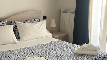 Camera Blu con Balcone | Kostenloses WLAN, Bettwäsche