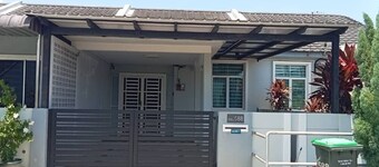 HOMESTAY KULIM SERI RAMBAI 
3-bedroom house in peaceful Kulim with AC
