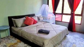 3 bedrooms, iron/ironing board, bed sheets