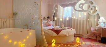 Ziyi Theme Chain Hotel (Linyi University Town Coach Station)