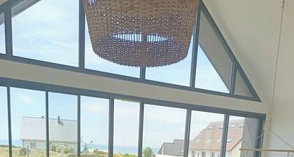 Villa with sea view and cabanes de Gouville, 80m from the beach.