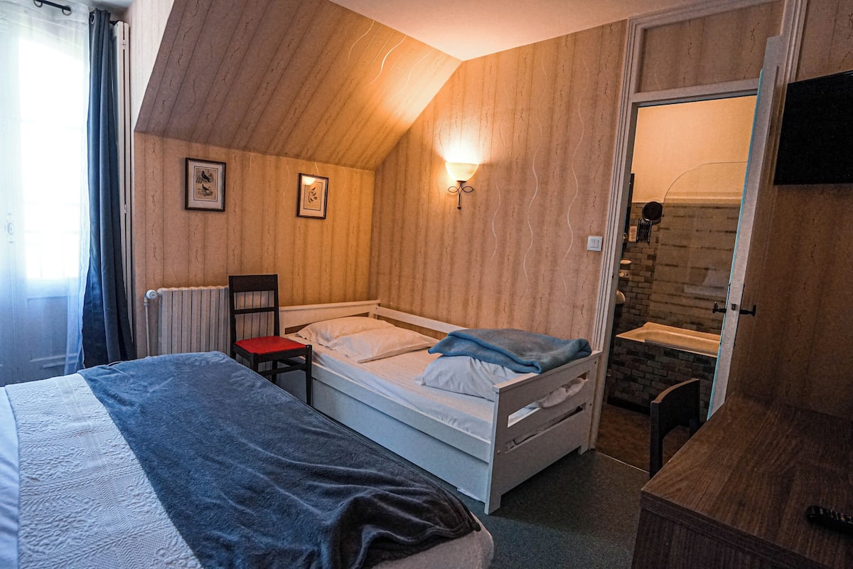 Comfort Triple Room, Garden View | 1 bedroom, blackout drapes, soundproofing, iron/ironing board