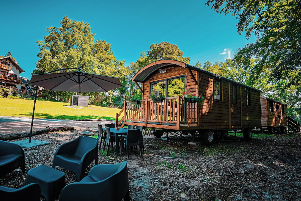 Family Chalet, 2 Bedrooms, Lake View | 1 bedroom, blackout drapes, soundproofing, iron/ironing board