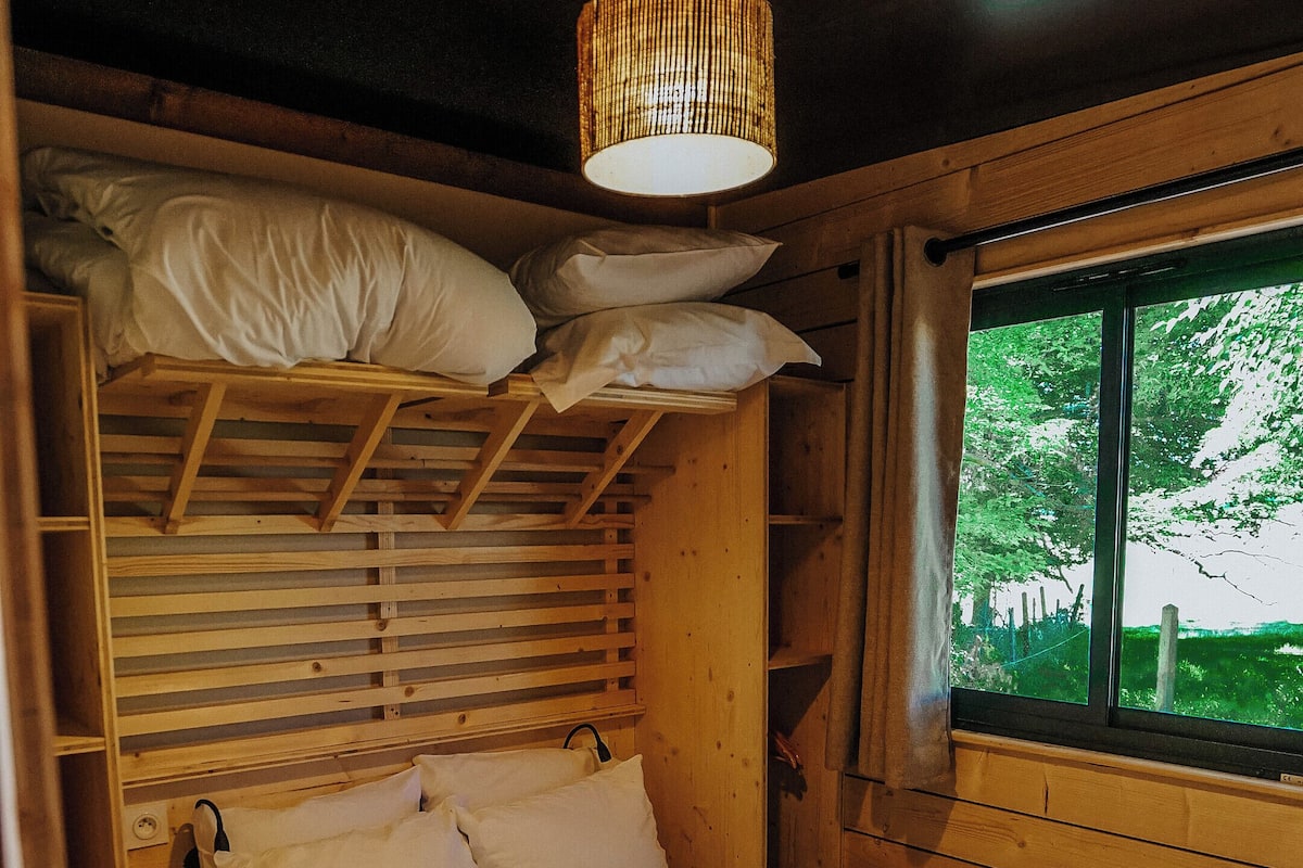 Family Cottage, Lake View | 1 bedroom, blackout drapes, soundproofing, iron/ironing board