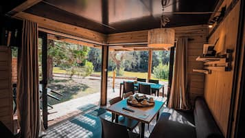 Cottage dành cho gia đình, quang cảnh hồ | Khu phòng khách