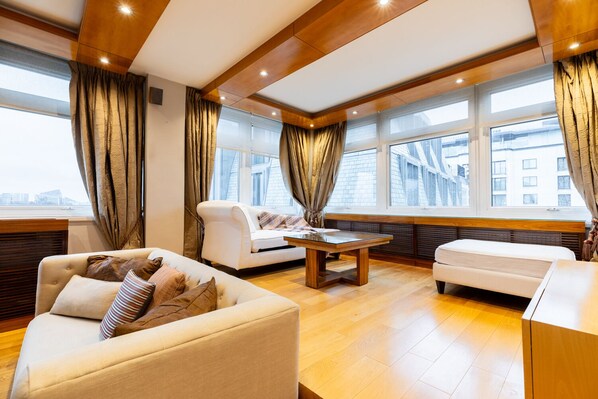 Luxury Apartment, Private Bathroom (Three Bedroom ) | Lounge