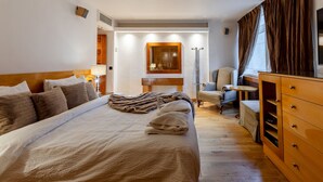 Apartemen Mewah, kamar mandi pribadi (Three Bedroom )