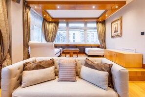 Luxury Apartment, Private Bathroom (Three Bedroom ) | Lounge