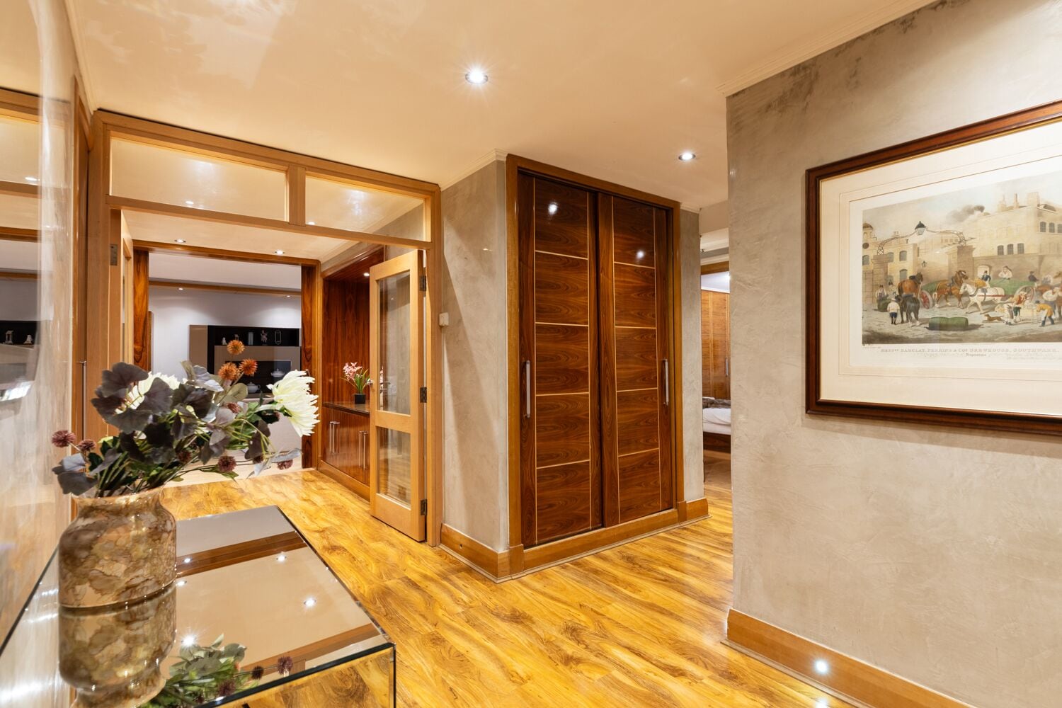 المنشأة من الداخل