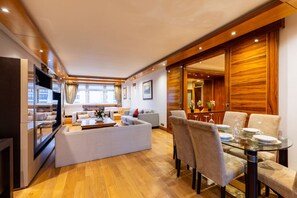 Luxury Apartment, Private Bathroom (Three Bedroom ) | Dining