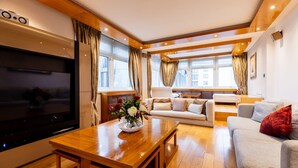 Apartemen Mewah, kamar mandi pribadi (Three Bedroom ) | Lounge