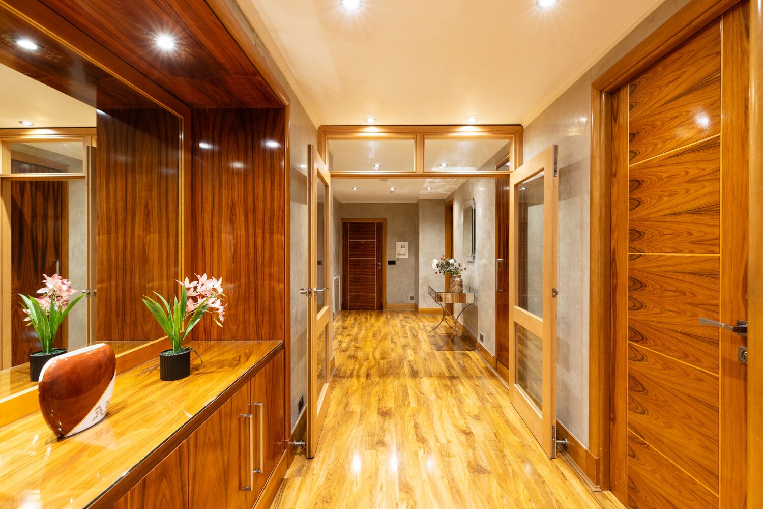 Luxury Apartment, Private Bathroom (Three Bedroom ) | Interior