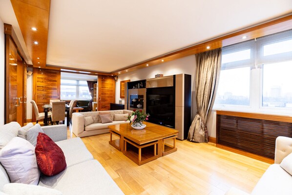 Lounge - Mayfair Deluxe Apartment (London)