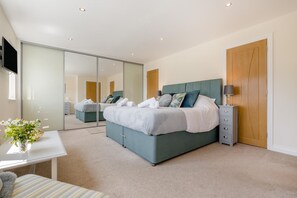 5 Schlafzimmer, Bügeleisen/Bügelbrett, Reisekinderbett, kostenloses WLAN