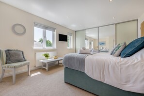 5 bedrooms, iron/ironing board, free WiFi, bed sheets