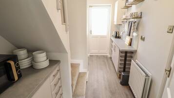 Cookware/dishes/utensils