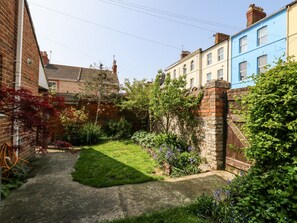 Property grounds - The Nook (Weymouth)