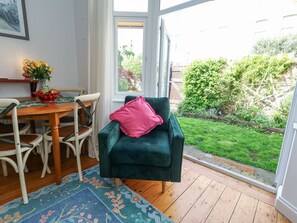Dining - The Nook (Weymouth)