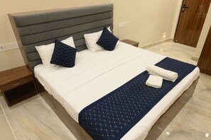 Basic Room | Free WiFi - Shree Hari Niwas Paying Guest House (Varanasi)