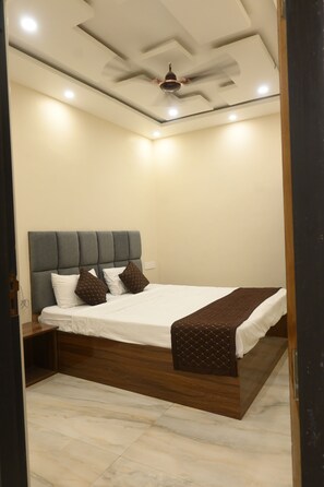 Deluxe Room | Free WiFi - Shree Hari Niwas Paying Guest House (Varanasi)